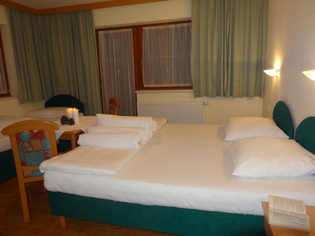 Hotel Walchenhof Mayrhofen Zimmer foto