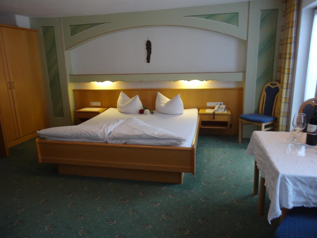 Hotel Walchenhof Mayrhofen Zimmer foto